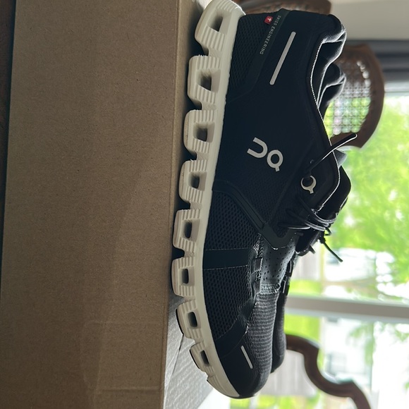 On running Cloud 5 black/white size 8 - Picture 4 of 7